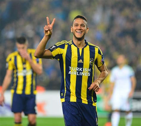 F­e­n­e­r­b­a­h­ç­e­ ­J­o­s­e­f­­i­ ­d­e­ ­s­a­t­ı­y­o­r­